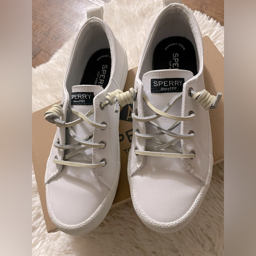 Sperry Crest Vibe AP Sneakers White Women's Size 5.5 runs a little bigger